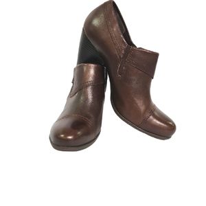 Women's Leather Crocodile Textured Side Zip Shoes Size 9.5